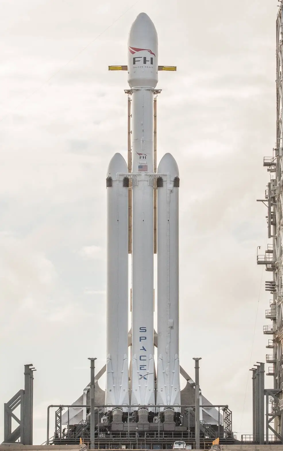 Falcon Heavy media-1 -ggListing